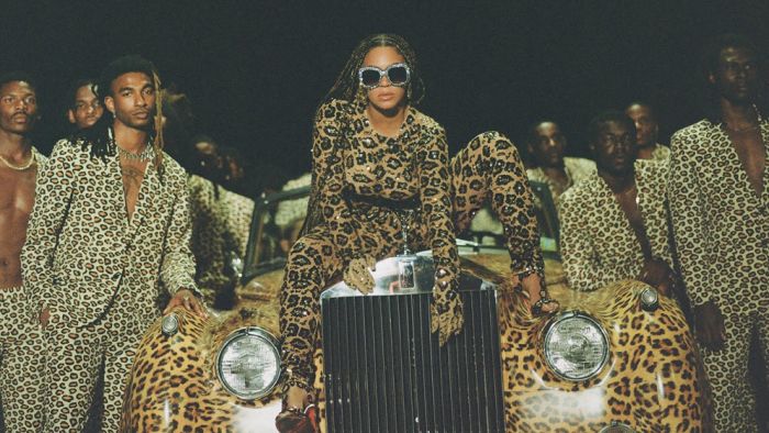 Beyoncé uncovers new visual for 