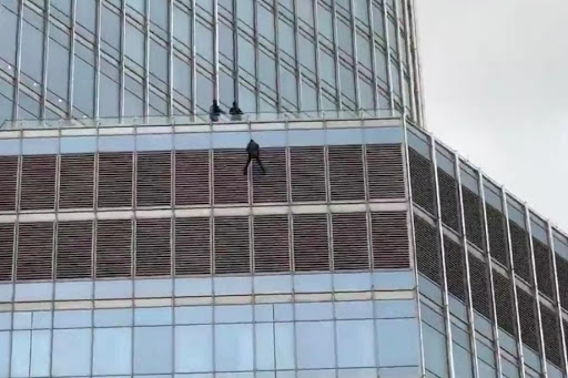 Man hangs off Trump Tower, demands to speak to the president