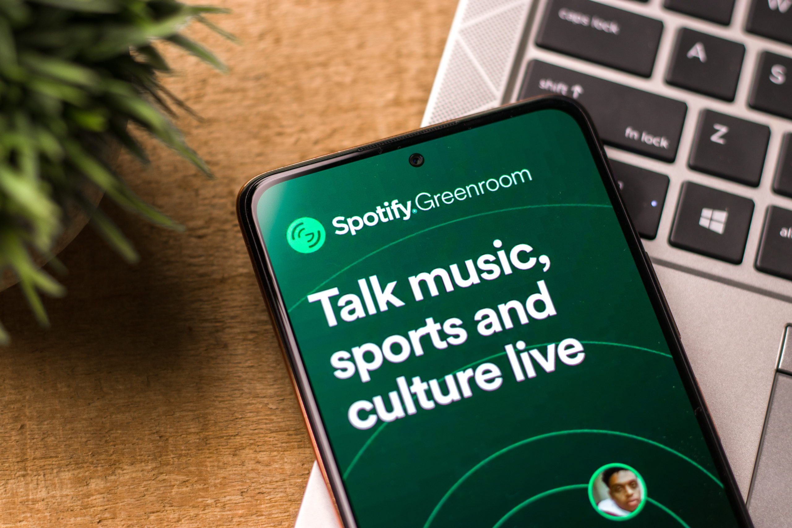 Spotify Greenroom and Clubhouse audio chat apps are popular in 2022