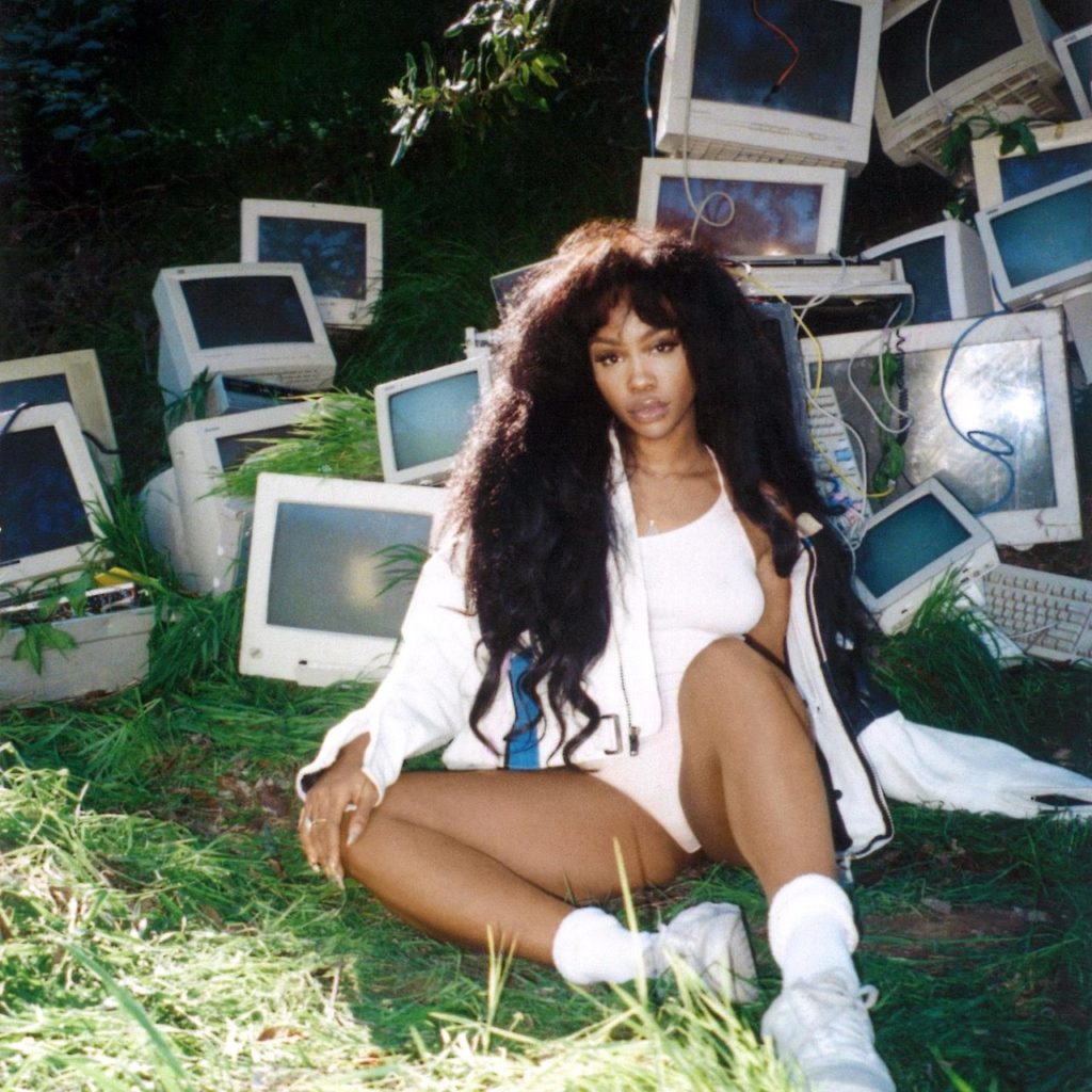 A deluxe edition of 'Ctrl' is unveiled by SZA